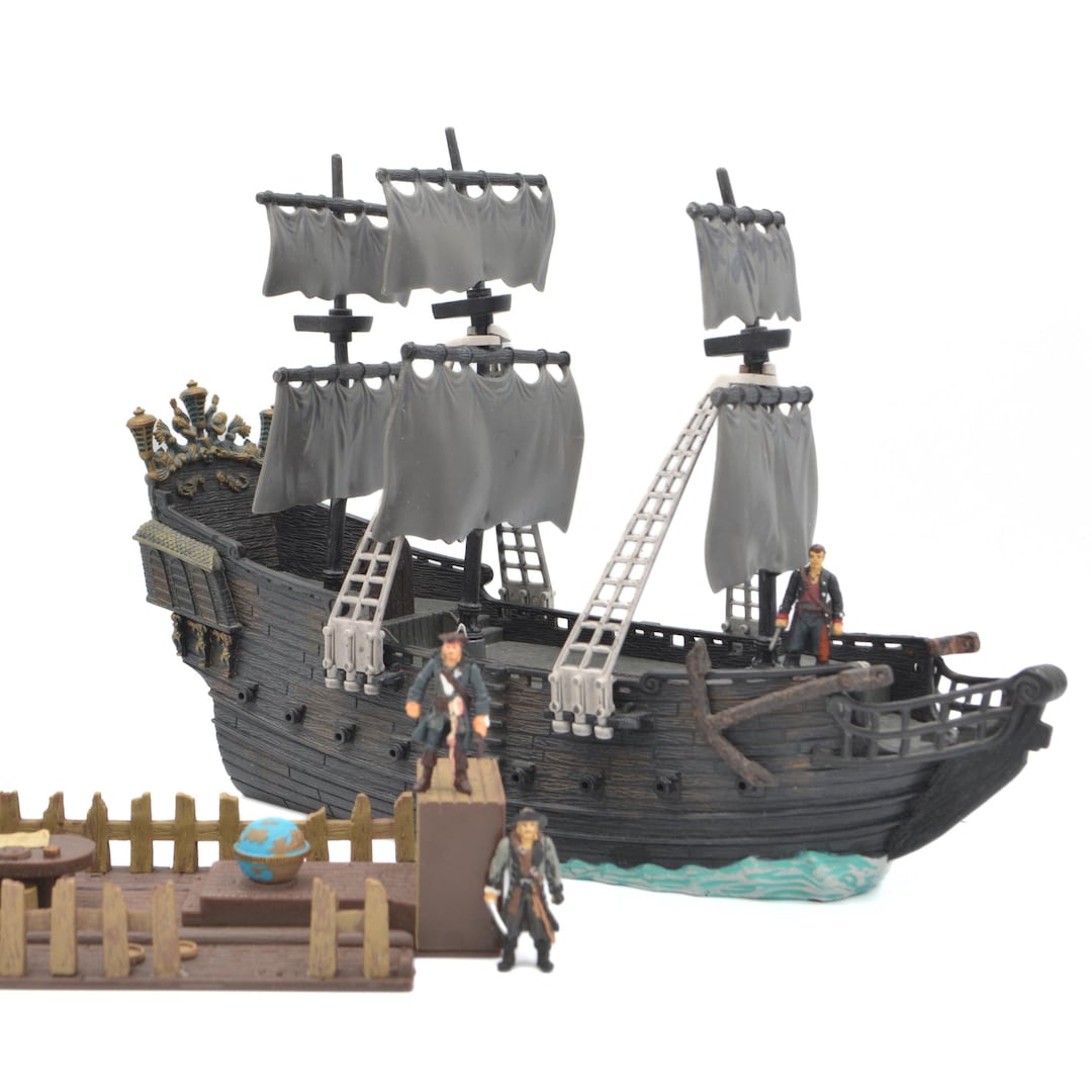 2007 Disney Pirates of the Caribbean at Worlds End Black Pearl
