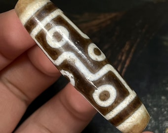 Tibetan Buddhist high-oil patina lotus nine-eyed dzi bead Rich In Patina delicate
