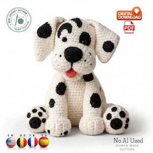Puede incluir: Un perro dálmata de ganchillo hecho a mano, con manchas negras sobre un fondo blanco. El perro tiene nariz, ojos y almohadillas negras, con una lengua roja. La imagen incluye el texto "Real Crochet Pattern" y "Digital Download PDF".