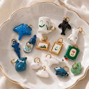 Mini breloque en céramique peinte à la main (1 pièce) | Mug, livre et pendentif artistique représentant un animal marin | Breloque fantaisie en porcelaine | Accessoires de bricolage [JXNK252227R]