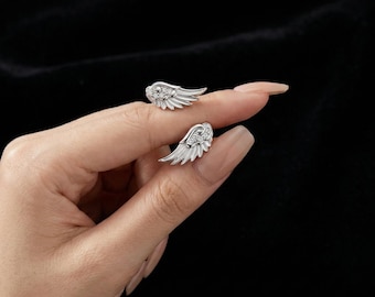 Pendientes de plata con alas de ángel, joyería de ángel guardián, delicados pendientes de plumas con circonitas cúbicas, regalo conmemorativo para ella, regalo de recuerdo y condolencias