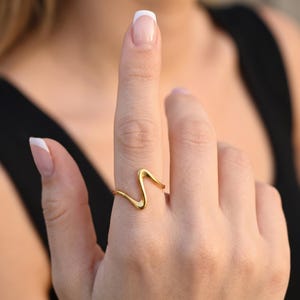Verstellbarer Wellenring, Minimalistisches Geometrisches Band, Anlauffreier offener Ring aus Edelstahl, Gold-Zick-Zack-Ring für den täglichen Stapelschmuck