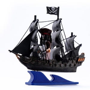 Black Pearl Dashboard Ornament – Gravity-Responsive Rotating Pirate Ship Car Decor