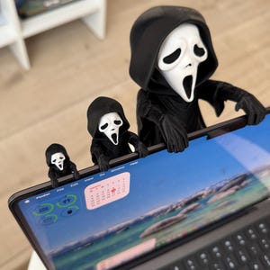 Figurine à clip Ghostface Monitor Buddy - Déco effrayante pour écran de moniteur de film - Jouet de bureau Scream Horror