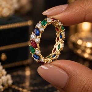 Anillo de eternidad con zafiro, rubí, esmeralda y diamantes, anillo de boda multicolor de eternidad completa, banda de plata de ley 925 chapada en oro, anillo minimalista.