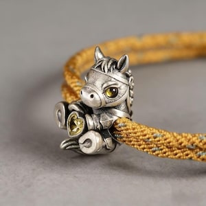 S925 sterling silver horse-shaped bracelet, a vintage horse-shaped piece of jewelry, a gift for him.
