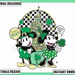 Op de afbeelding: Digitale illustratie van Mickey en Minnie Mouse die St. Patrick's Day vieren. Mickey draagt een groene kabouterhoed en outfit, Minnie houdt klavers vast. Een pot met goud en een kasteel staan op de achtergrond. Tekst bevat "I'm so lucky!" en "Lucky me!"