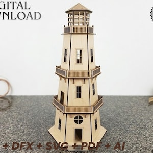 Puede incluir: Un modelo de faro de madera con múltiples niveles, balcones y ventanas. El faro está hecho de madera de color claro y tiene un diseño detallado. La imagen incluye el texto "DESCARGA DIGITAL" y "ARCHIVO DE CORTE LÁSER".