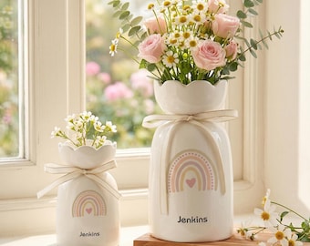 Vaso di fiori in ceramica arcobaleno personalizzato, vasi a forma di fiore con nome personalizzato, vaso per la casa dai colori pastello tenui, regalo minimalista arcobaleno per gli amanti dei fiori