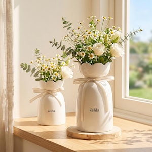 Minimalist Name Personalized Ceramic Flower Vase, Custom Name Flower Shaped Vases, Clean White Home Vase, Luxury Gift for Flower Lovers