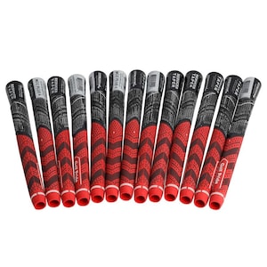 以下が含まれることがあります： 斑点のあるマット仕上げのセラミックマグカップ3個セット。マグカップはクリーム色、ライトブラウン、ダークブラウンです。各マグカップはシンプルでミニマリストなデザインです。