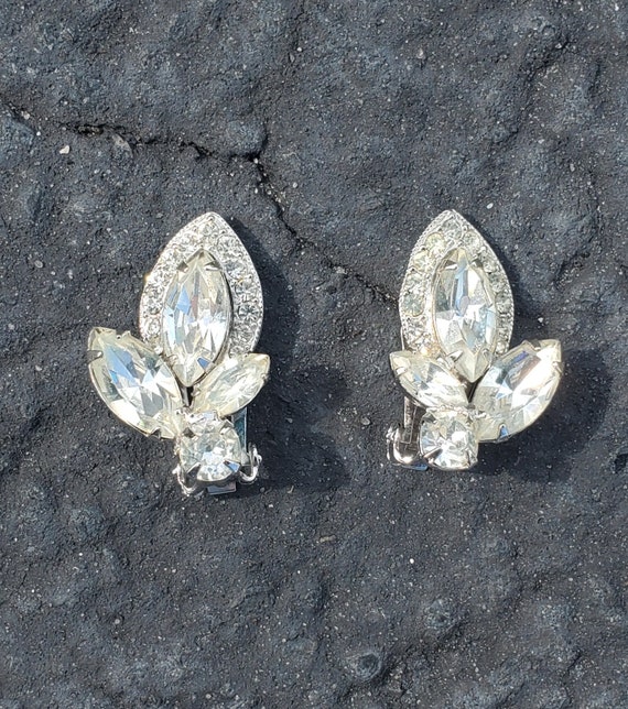 Weiss Crystal Earrings - image 1