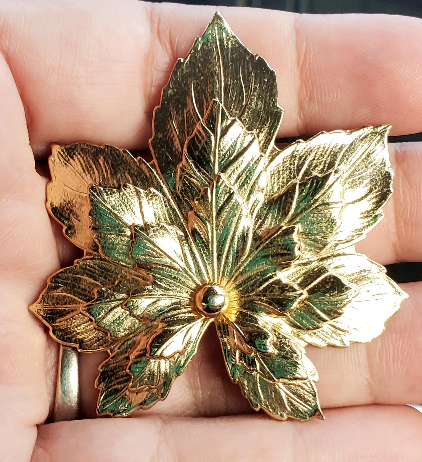 Gold Maple Leaf Brooch - Etsy display picture 2