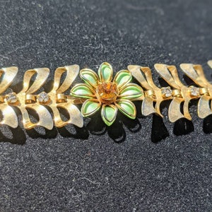 Awesome Gold Flower Bracelet