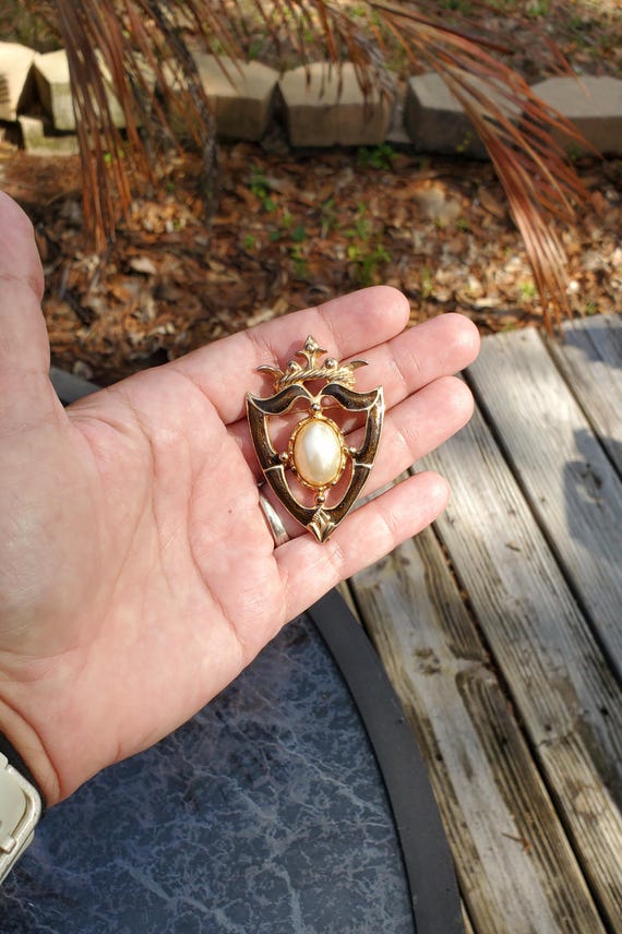 Large Shield Brooch - image 4