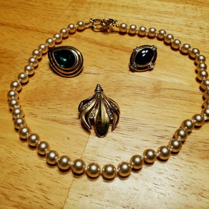 Stunning Kenneth Jay Lane Necklace