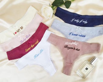 Spersonalizowane haftowane bawełniane stringi, stringi z haftowanym tekstem, bielizna ślubna, majtki ślubne z imieniem i datą, spersonalizowane prezenty ślubne