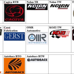 Puede incluir: Una cuadrícula de doce parches bordados rectangulares que presentan varios logotipos de marcas y textos, incluidos Cagiva, Nolan, True Brits SC, Telecel Vodafone, Gerst Fabrication, OMR Automotive, Kozi Performance Parts y Autobacs en varios colores.
