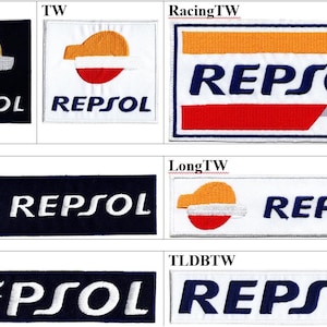 Puede incluir: Una colección de siete parches rectangulares bordados con el logotipo de Repsol. Los diseños incluyen varias combinaciones del nombre de la marca Repsol en texto blanco o azul oscuro, junto con el icónico emblema circular naranja, blanco y rojo.