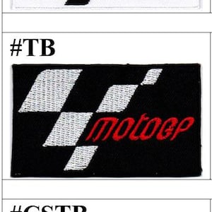 以下が含まれることがあります： MotoGPロゴが刺繍された3つのワッペン。2つは長方形で、チェッカーフラッグ柄に赤い文字がデザインされており、それぞれ白地と黒地です。3つ目はロゴの形にカットされたダイカットワッペンです。