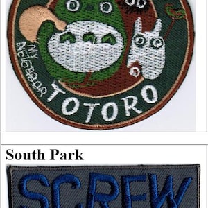 Può includere: Una toppa ricamata circolare con un personaggio Totoro verde, un Totoro bianco più piccolo e un fuliggine. Il testo recita 1988, My Neighbor e Totoro. Sotto c'è una toppa rettangolare con il testo Screw You Guys, I'm Going Home.