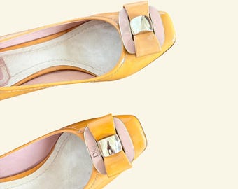 Sapatos de salto alto vintage Christian Dior em verniz