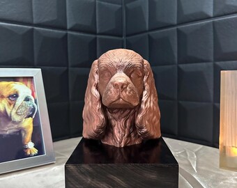 Urna Cavalier King Charles Spaniel – miedziana – pamiątka dla zwierząt z drewnianą podstawą