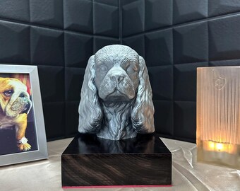 Urna Cavalier King Charles Spaniel – Silver Bullet – Pomnik dla zwierząt z drewnianą podstawą
