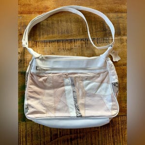 80er Vintage Leder Weiß und Creme Patchwork Schultertasche Animal prints