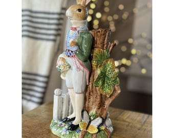 Fitz & Floyd Classics Old World Gentleman Rabbit Candlestick 10,75" beeldje