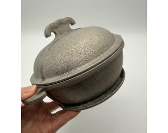 Olla holandesa con tapa de aluminio martillado Guardian Service de 8 pulgadas, estilo mediados de siglo.