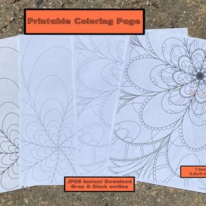 Könnte beinhalten: Vier druckbare Malvorlagen mit komplizierten schwarzen und weißen Blumenmustern. Die Seiten sind 8,5 x 11 Zoll groß und als JPG-Sofortdownload verfügbar. Der Text "Printable Coloring Page" befindet sich oben im Bild.