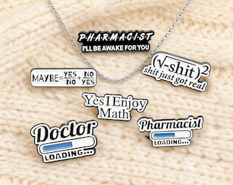 Emaille pin met grappige apotheker, medische humor cadeau voor gezondheidszorg