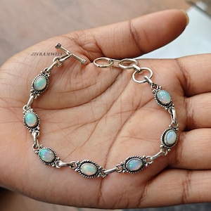 Pulseira artesanal de opala etíope – Joia em prata de lei com gema oval – Presente para quem nasce em outubro