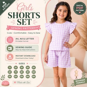 Pode incluir: Um molde de costura digital em PDF para um conjunto de calções para menina, com um top aos quadrados vichy lilás claro e branco com mangas de folho e calções a condizer. Inclui tamanhos de 1Y a 15Y, imprimível em A4, A0 e formato letter.