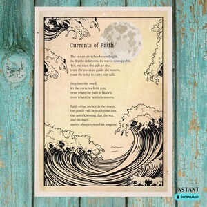 Könnte beinhalten: Ein gerahmter Druck mit dem Titel "Currents of Faith" und einem Gedicht über Glauben und das Meer. Das Kunstwerk zeigt einen Vollmond, stilisierte Wellen und dekorative Wirbel in Schwarz und Creme. Der Druck hat einen weißen Rand und einen verwitterten Holzuntergrund.