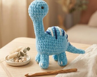 Schema per realizzare un dinosauro amigurumi all'uncinetto – Brontosauro di peluche a bassa cucitura, ideale per principianti (schema in PDF)