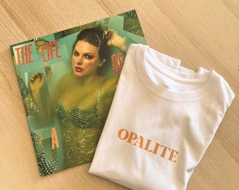 Normal geschnittenes T-Shirt aus 190 g Baumwolle – Fanartikel inspiriert von Popstars – Opalite-Design – Lässiges T-Shirt – Outfit für Musikliebhaber – TS12