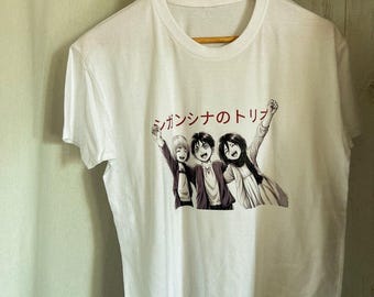 Normal geschnittenes T-Shirt aus 190 g Baumwolle – Geschenkidee für Manga-Fans – Attack on Titan-Design – Lässiges Shirt – Outfit für Manga-Liebhaber