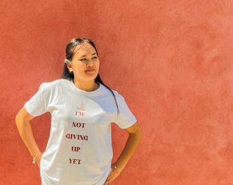 Regular Fit T-Shirt aus 190 g Baumwolle – Fanartikel inspiriert von Popstars – Rettungsboot-Design – Lässiges T-Shirt – Outfit für Musikliebhaber – RAYE