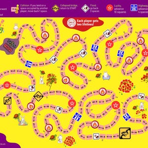 Puede incluir: Un juego de mesa Math Racing amarillo para edades de 7 a 9 años con un camino sinuoso de casillas rosas con problemas matemáticos. El tablero incluye iconos de colisiones, puentes colapsados, inundaciones, estrellas, autopistas y fuegos.