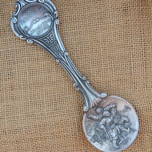 German 95% Zinn (Pewter) Decorative Spoon Wood Rack / German Jahres Loffel Zinn Collectible Spoon / German Pewter Spoon / Decorative image 2