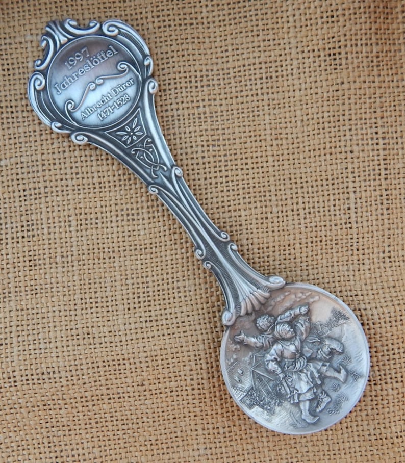 German 95% Zinn (Pewter) Decorative Spoon Wood Rack / German Jahres Loffel Zinn Collectible Spoon / German Pewter Spoon / Decorative image 2
