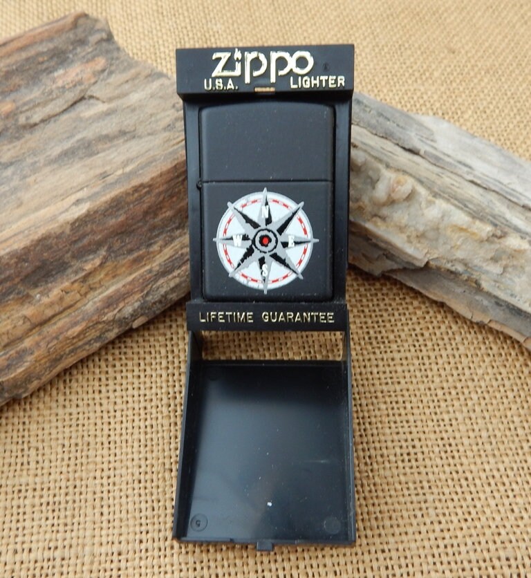 ZIPPO Compass Lighter / Zippo Marlboro Compass Lighter / 1998 