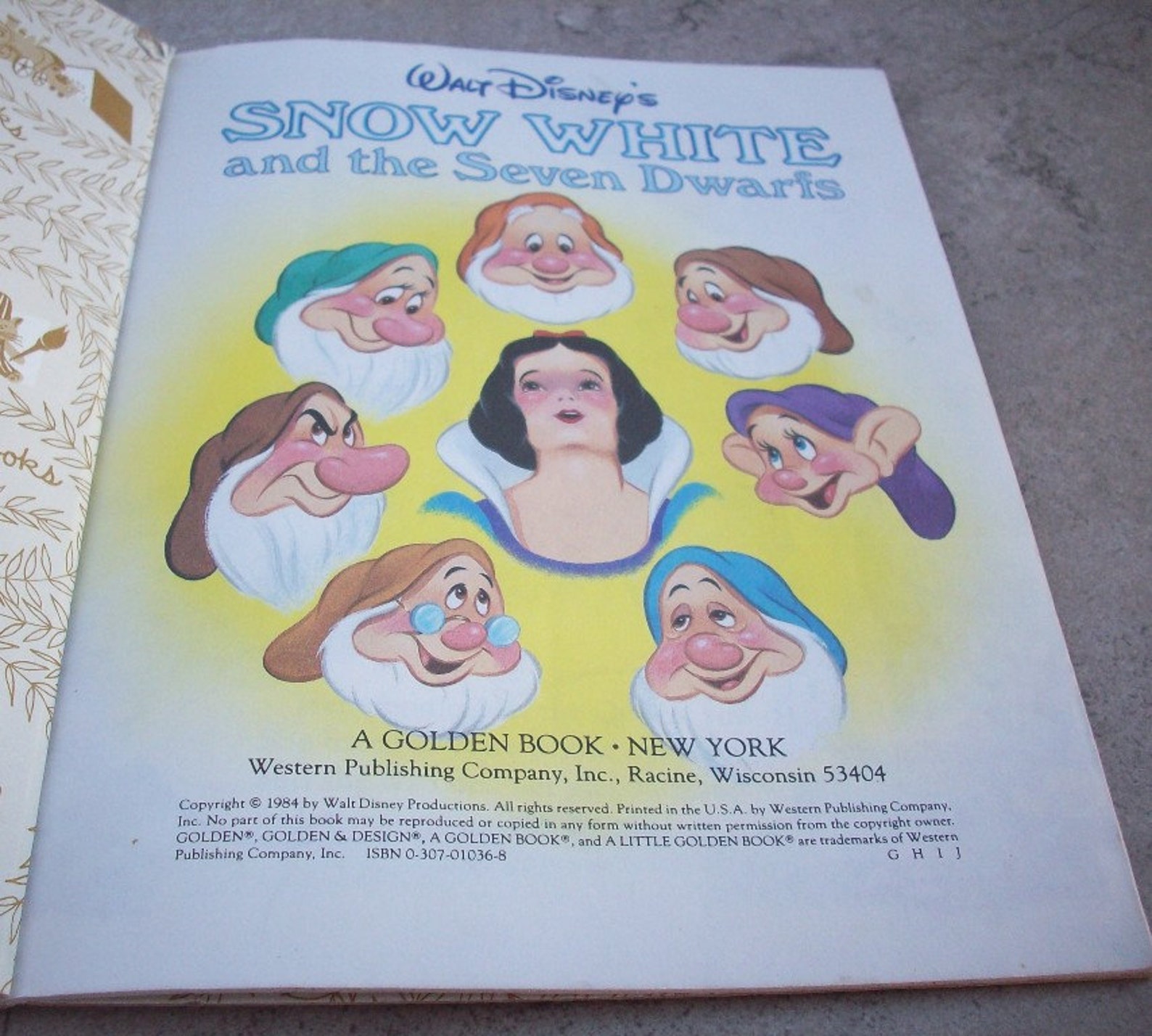 Snow White and the Seven Dwarfs / Little Golden Book / Walt Disney's ...