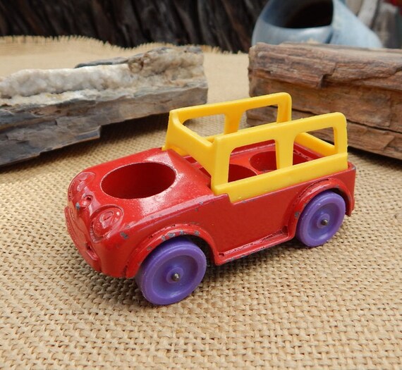 toy red car