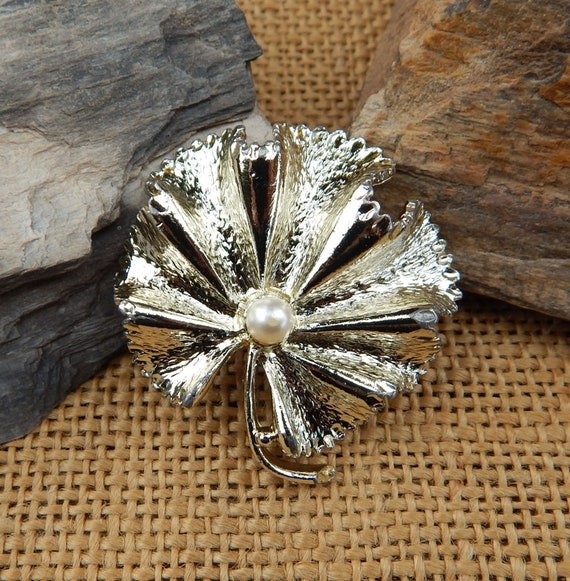 Ruffled Leaf Brooch  /  Ruffled Leaf Brooch with … - image 5