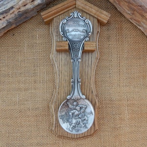 German 95% Zinn (Pewter) Decorative Spoon Wood Rack / German Jahres Loffel Zinn Collectible Spoon / German Pewter Spoon / Decorative image 4