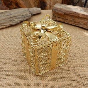 Gold Wire Trinket Box with Bow  /  Gold Wire Hinged Box  /  Gold Wire Gift Box with Bow  /  Hinged Gold Wire Gift Box  /  Gold Wire Gift Box