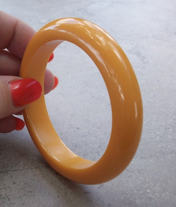 Butterscotch Bakelite Bangle Bracelet  /   Bakeli… - image 2